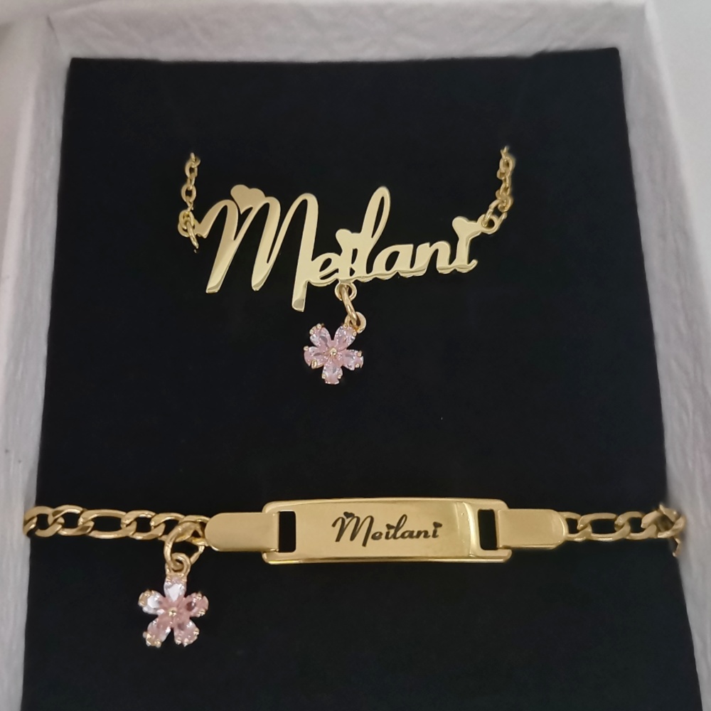 LeeChee Flower Zircon Small Pe - Name Necklace Custom recension och pris