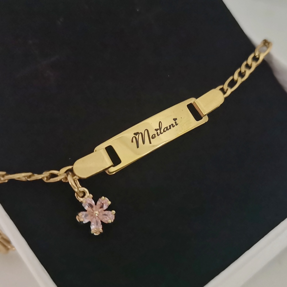 LeeChee Flower Zircon Small Pe - Name Necklace Custom recension och pris