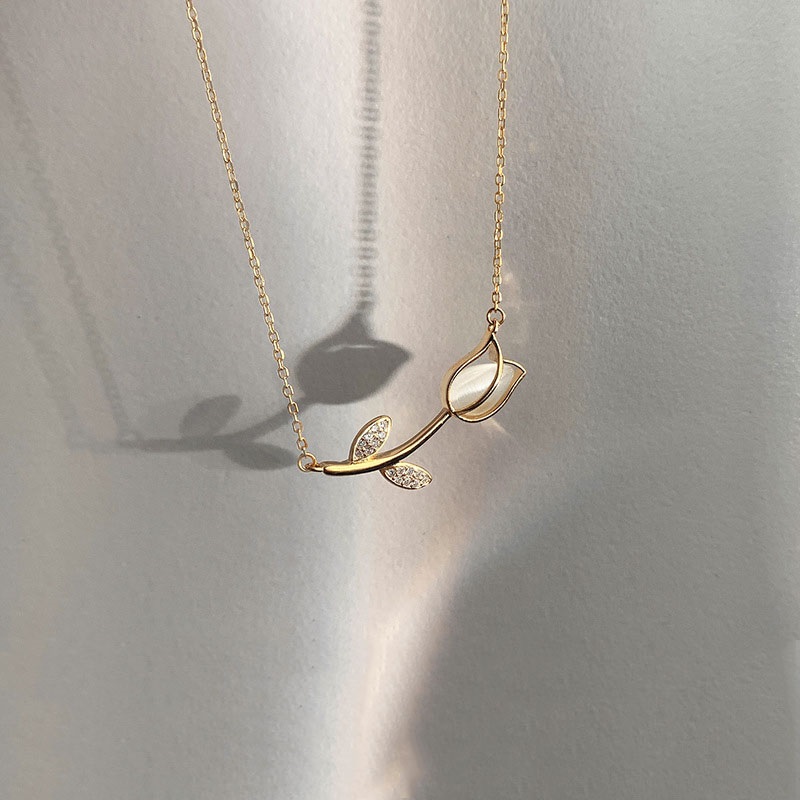 Stainless Steel Rose Tulip Cry - Birth Flower Necklace recension och pris