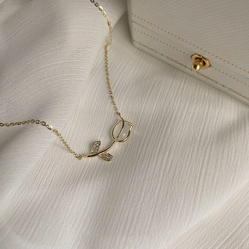 Stainless Steel Rose Tulip Cry - Birth Flower Necklace recension och pris